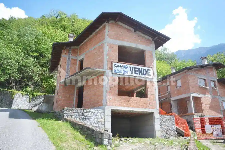 Villa in vendita a Niardo