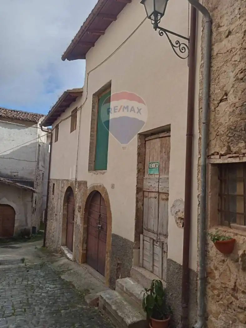 Appartamento in vendita a Tione degli Abruzzi