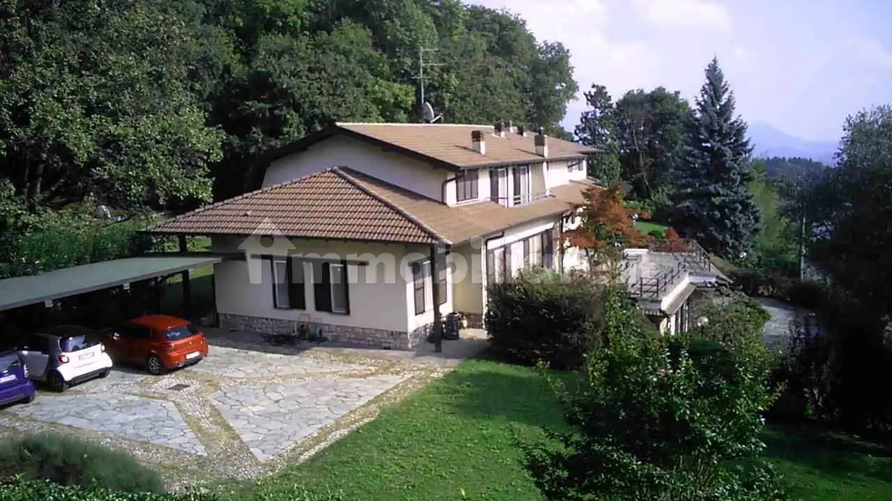Villa in vendita a Proserpio