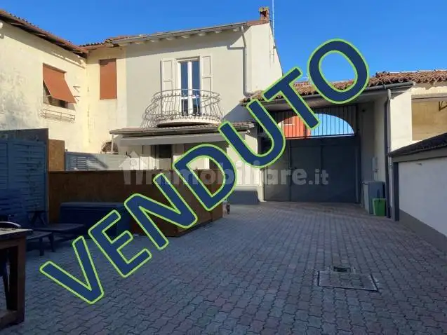 Casa indipendente in vendita a Azzanello