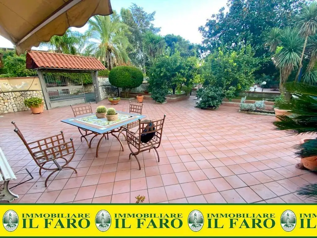 Villa in affitto a Giugliano in Campania