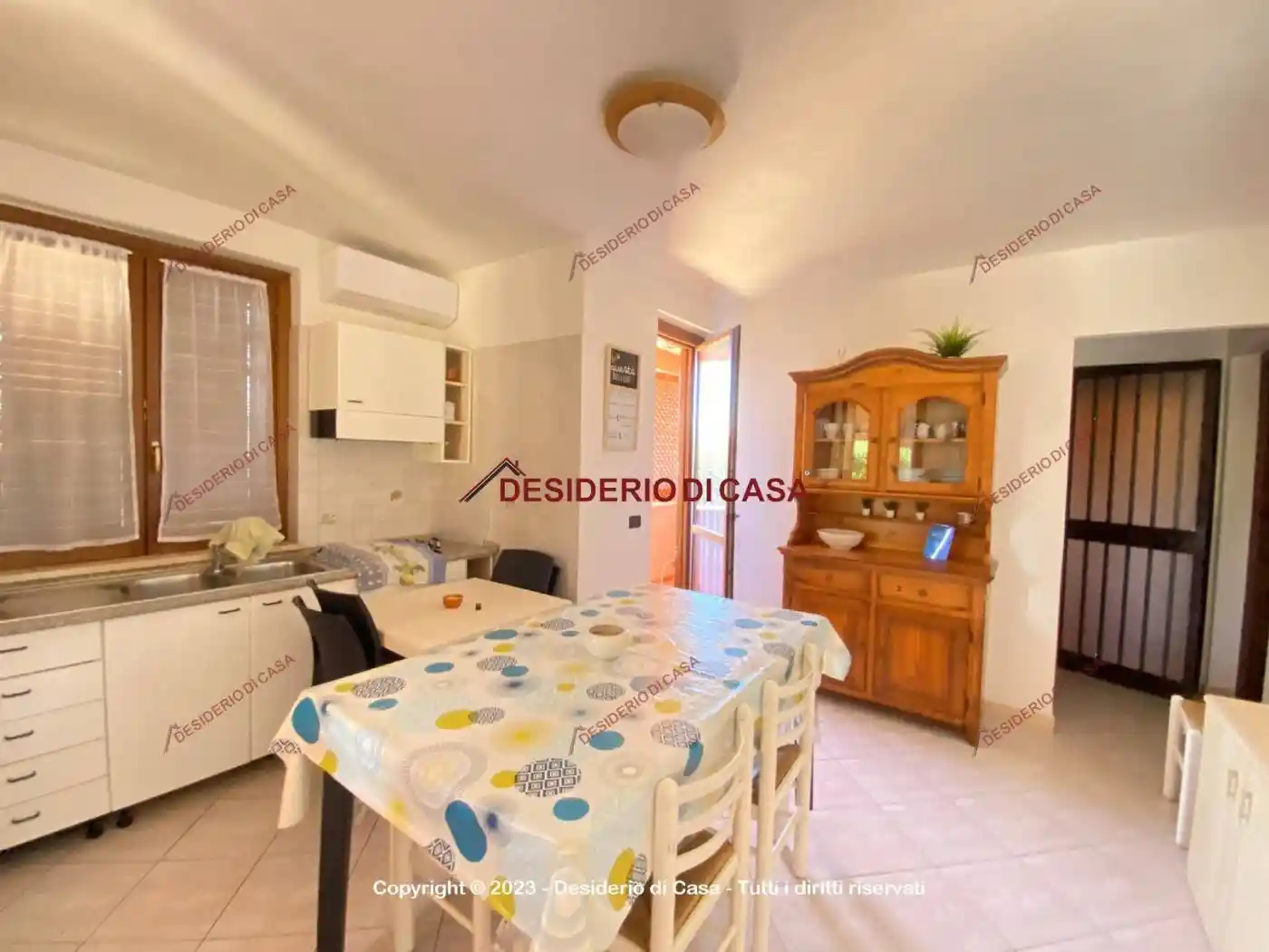 Villa in vendita a Campofelice di Roccella