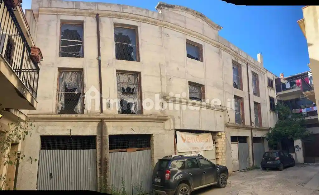 Palazzo - Edificio in vendita a Menfi