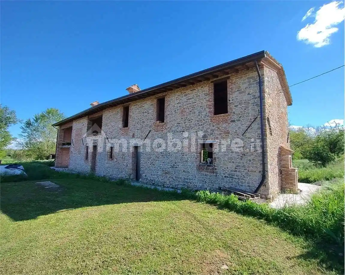 Rustico - Casale in vendita a Carpaneto Piacentino
