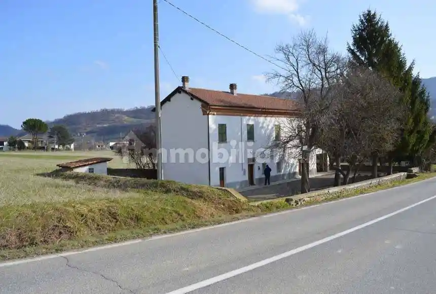 Terratetto unifamiliare 115 m², da ristrutturare, Denice - foto 2