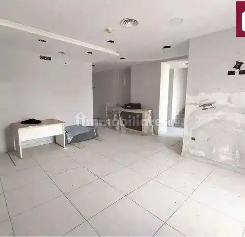 Palazzo - Edificio in Affitto - foto 2