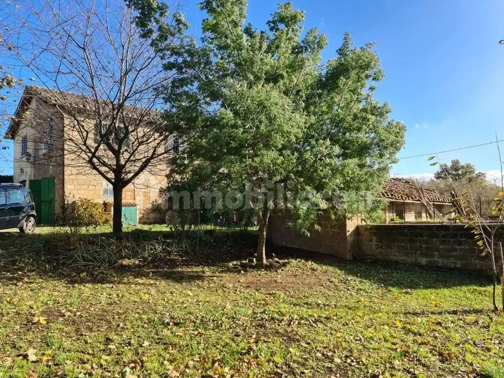 Rustico - Casale in vendita a Ronciglione