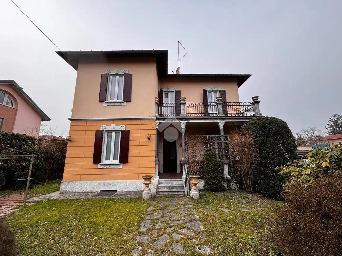 Villa in vendita a Malnate