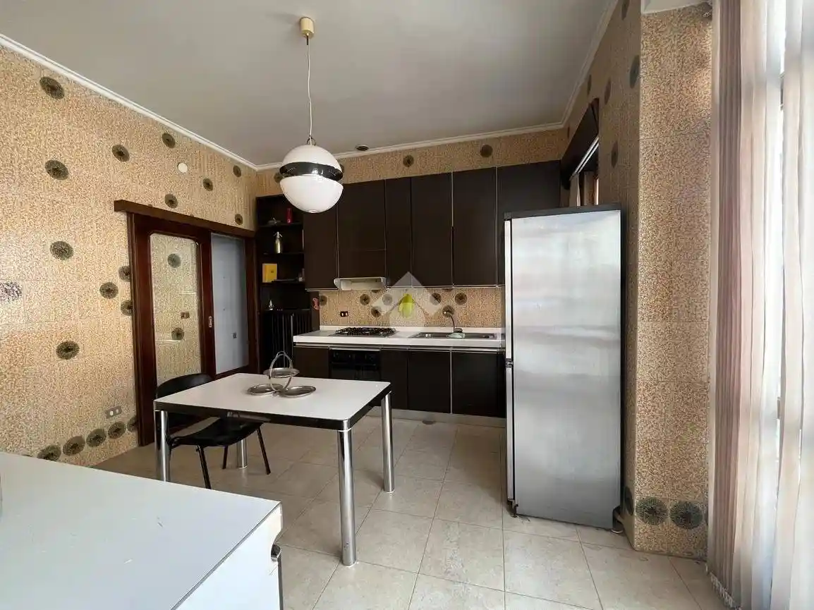 Quadrilocale via Fratelli Bisogno 21, Emanuele II, C. Colombo, Morelli e Silvati, Avellino - foto 5