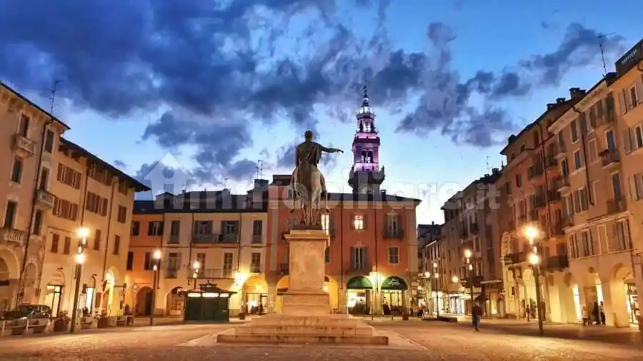 Palazzo - Edificio in vendita a Casale Monferrato