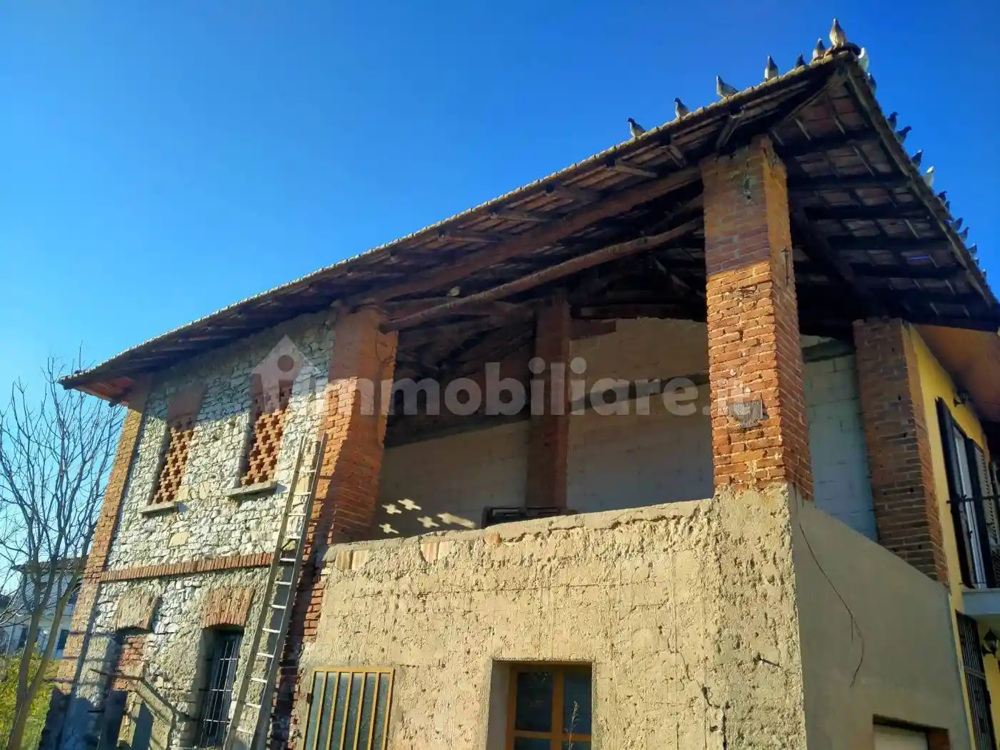 Rustico - Casale in vendita a Biandronno