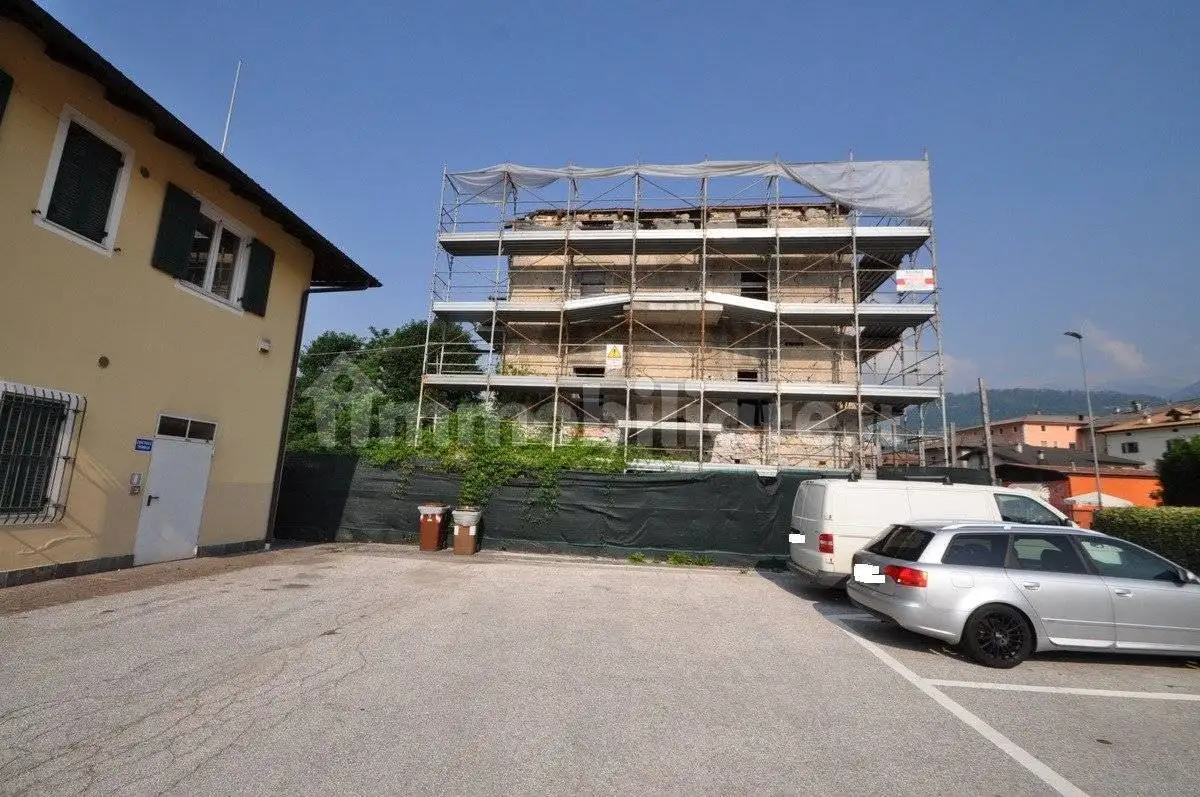 Palazzo - Edificio in vendita a Castelnuovo