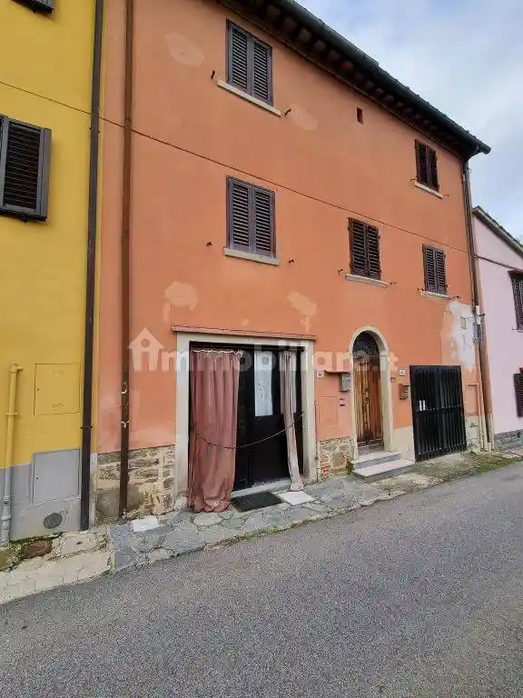 Casa indipendente in vendita a Montevarchi