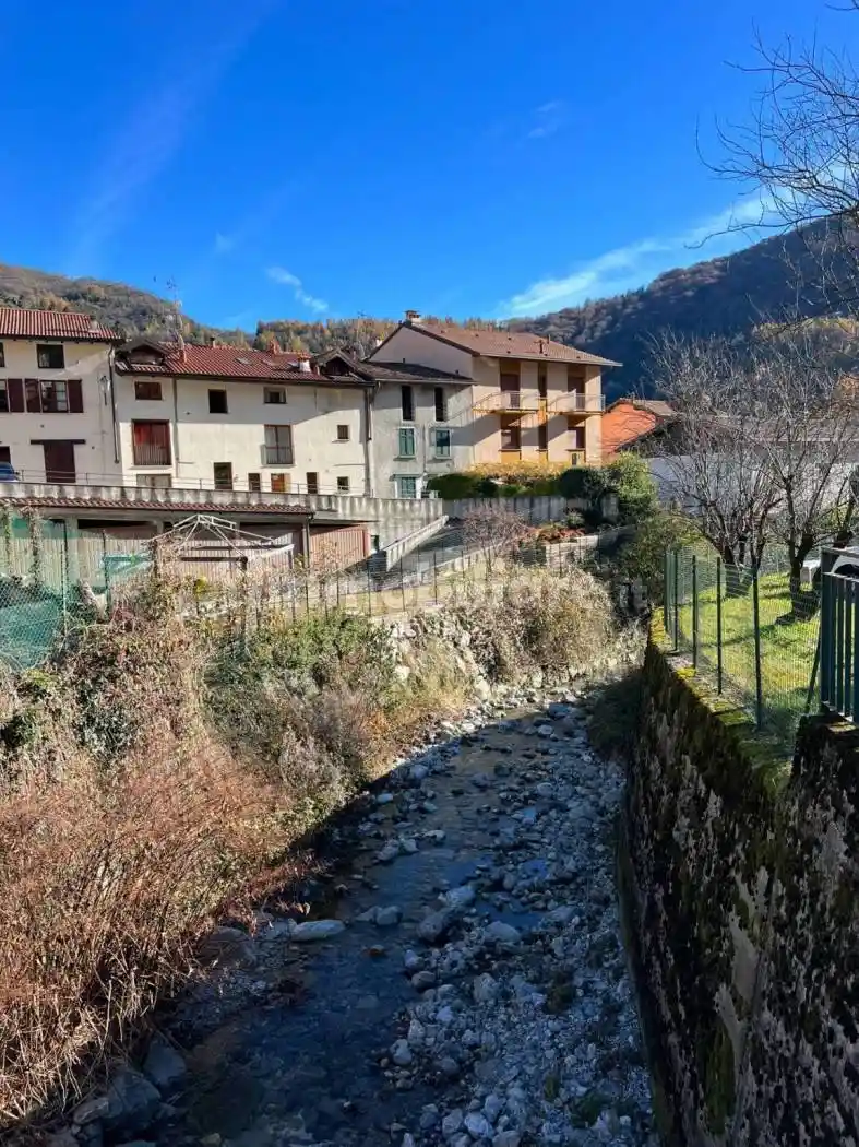 Appartamento in vendita a Barni