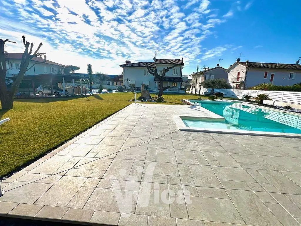 Villa in vendita a Cesenatico