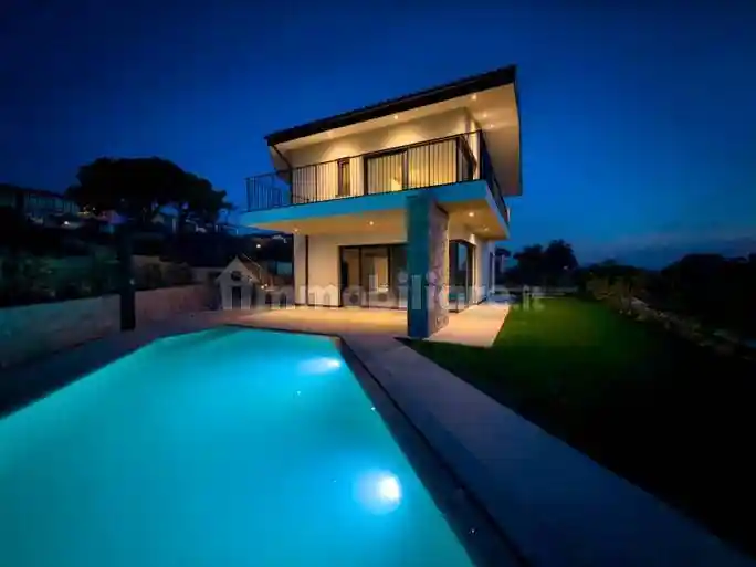 Villa in vendita a Lazise