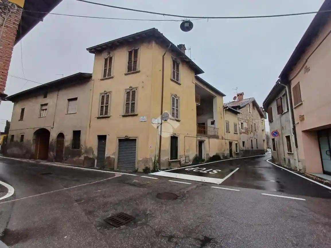 Palazzo - Edificio in vendita a Treviolo