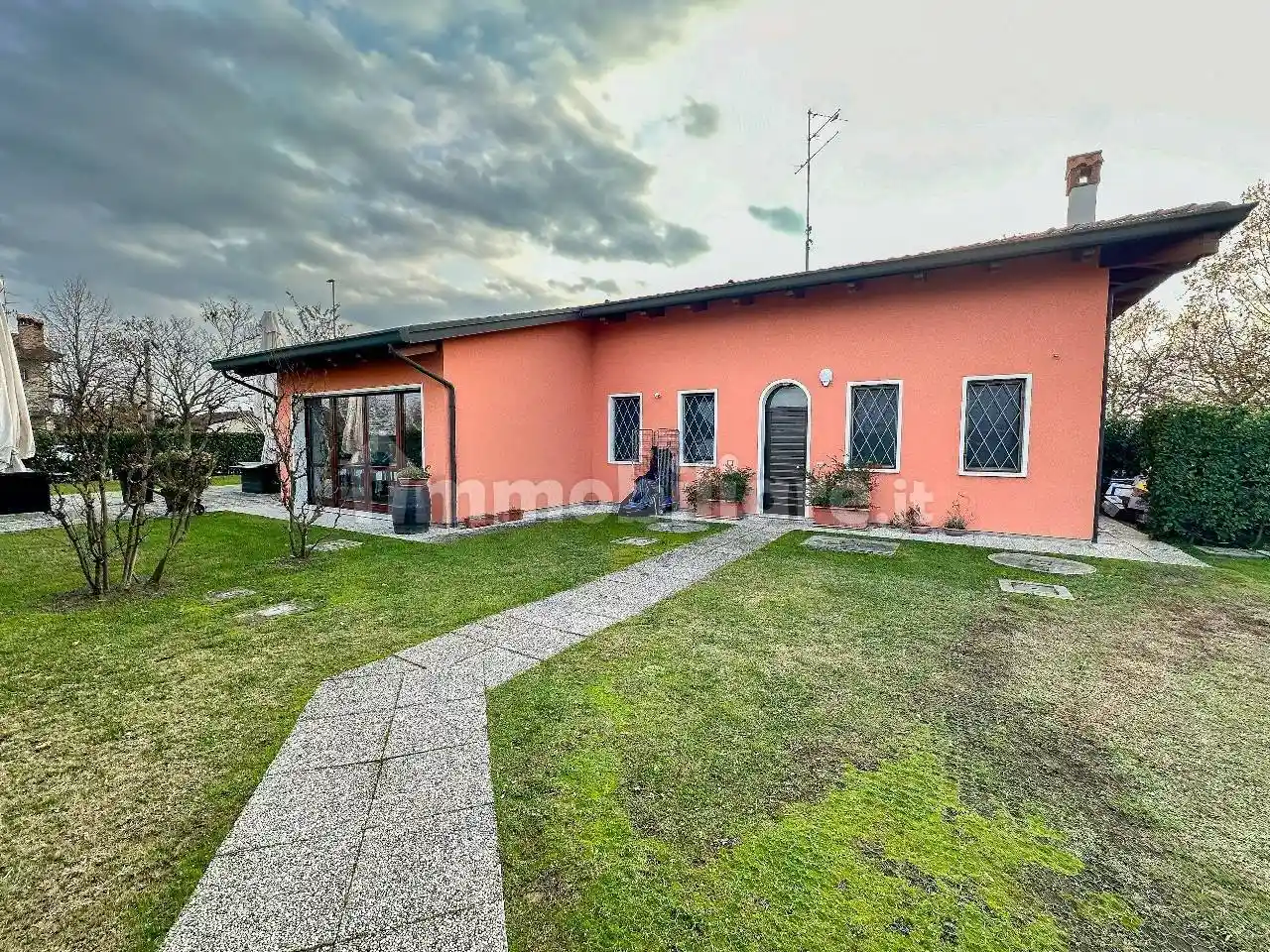 Palazzo - Edificio in vendita a Lugo