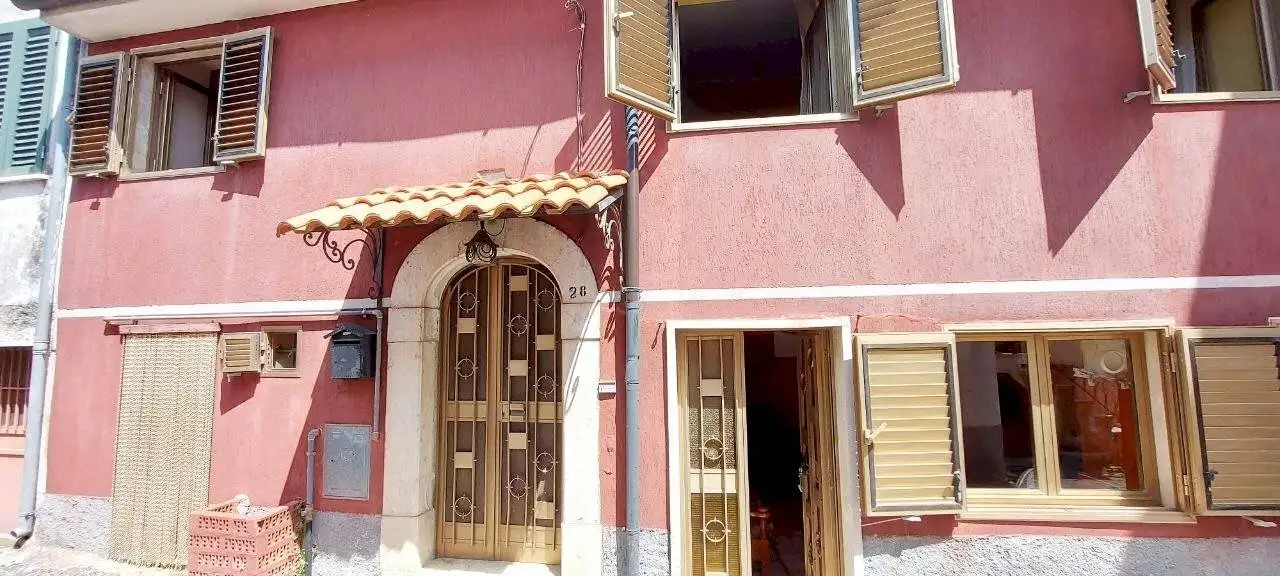 Casa indipendente in vendita a Roccasicura