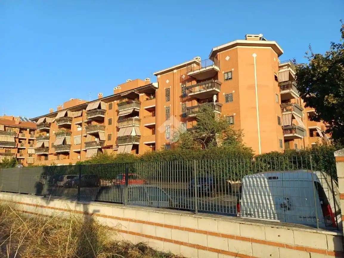 Trilocale via Massimo Severo Giannini 23, Romanina, Roma - foto 2