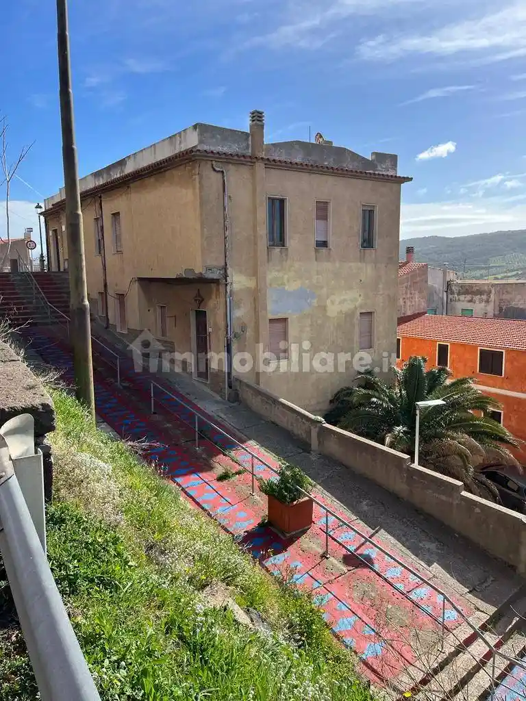 Palazzo - Edificio in vendita a Castelsardo