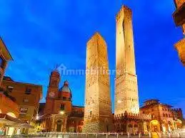 Palazzo - Edificio in vendita a Bologna