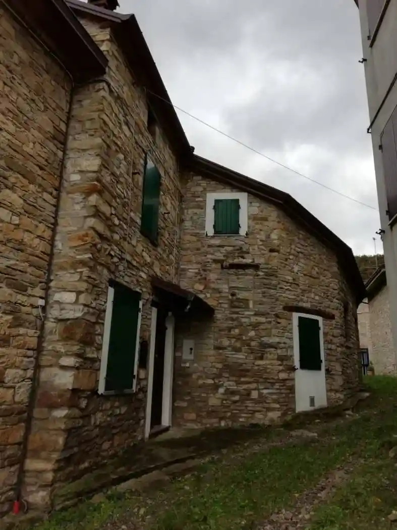 Casa indipendente in vendita a Varsi