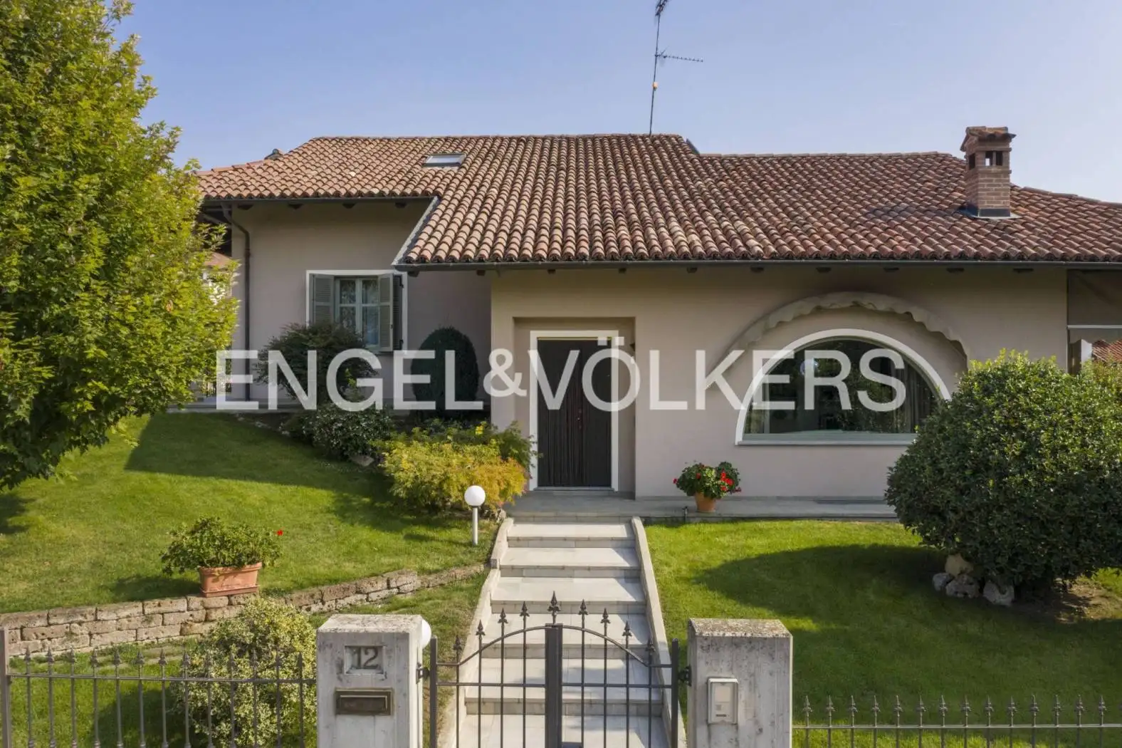Villa in vendita a Piobesi d'Alba