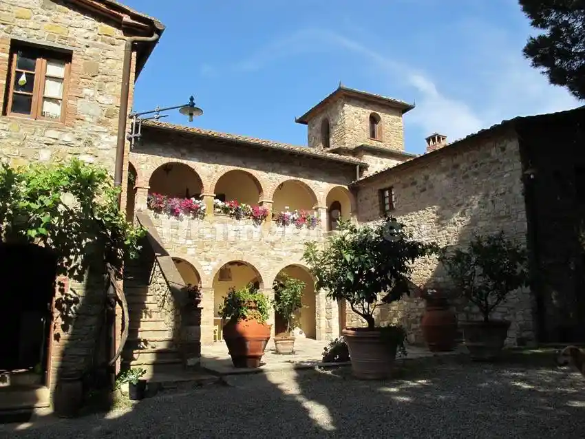Palazzo - Edificio in vendita a Castellina in Chianti