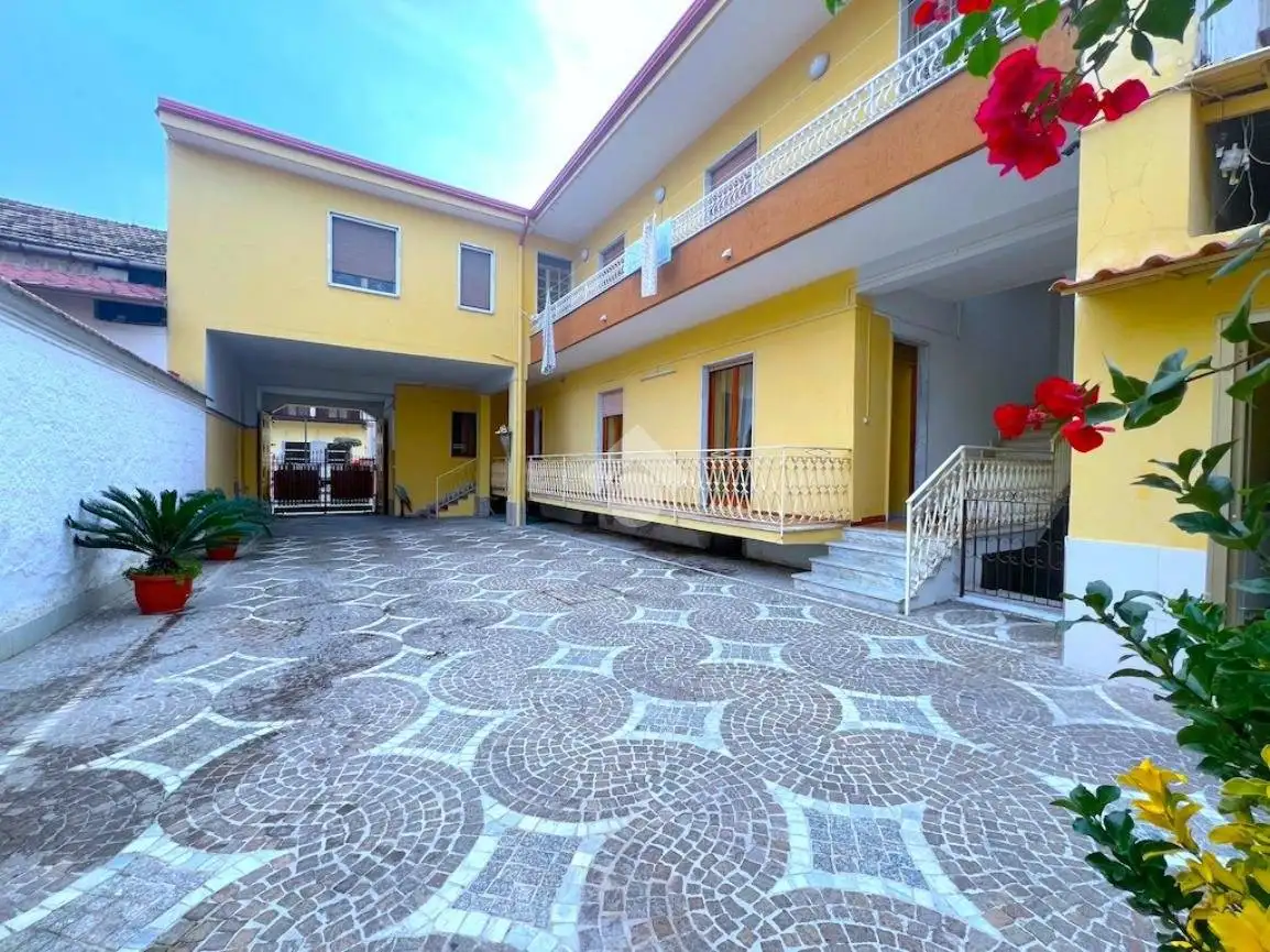 Palazzo - Edificio in vendita a Orta di Atella