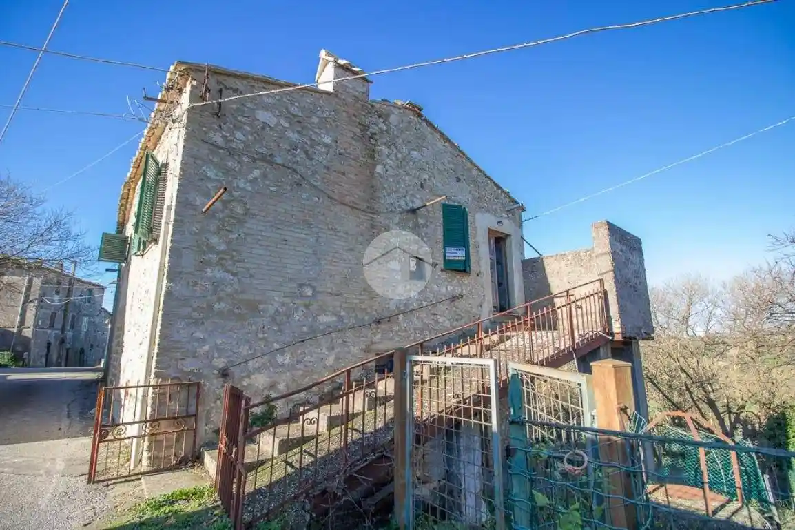 Casa indipendente in vendita a Montebuono