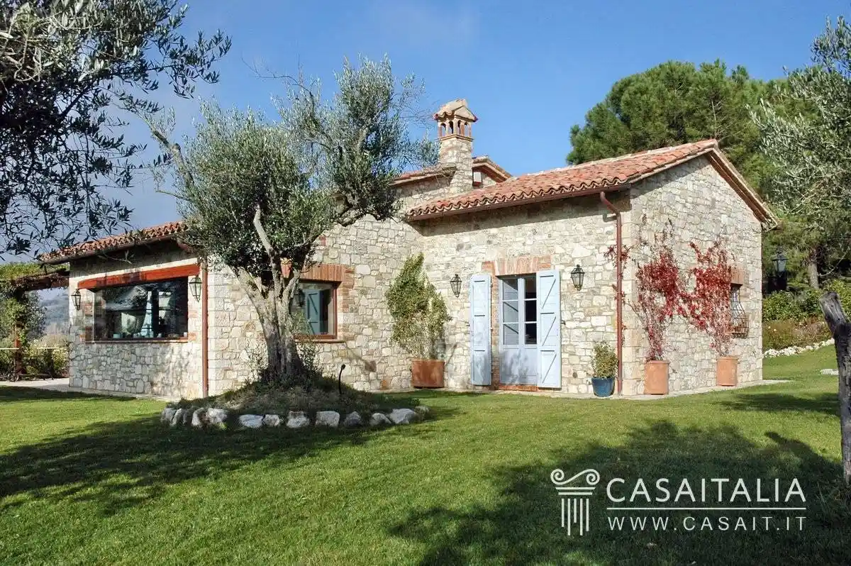 Rustico - Casale in vendita a Todi