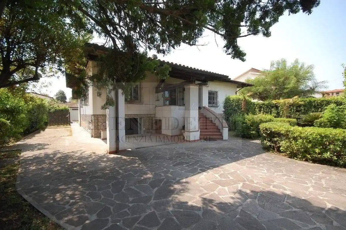 Villa in vendita a Pietrasanta
