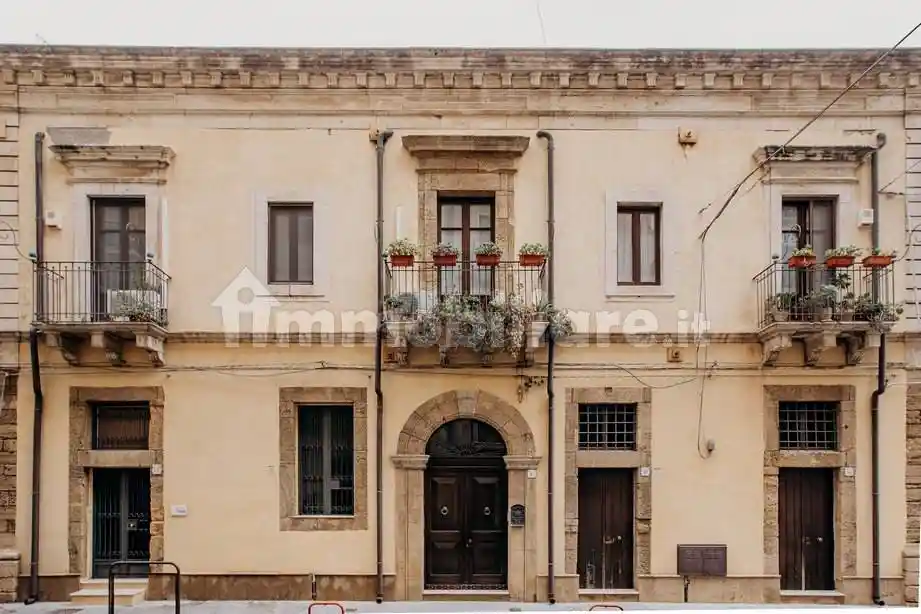 Palazzo - Edificio in vendita a Augusta
