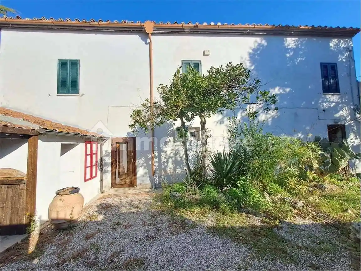 Rustico - Casale in vendita a Perugia