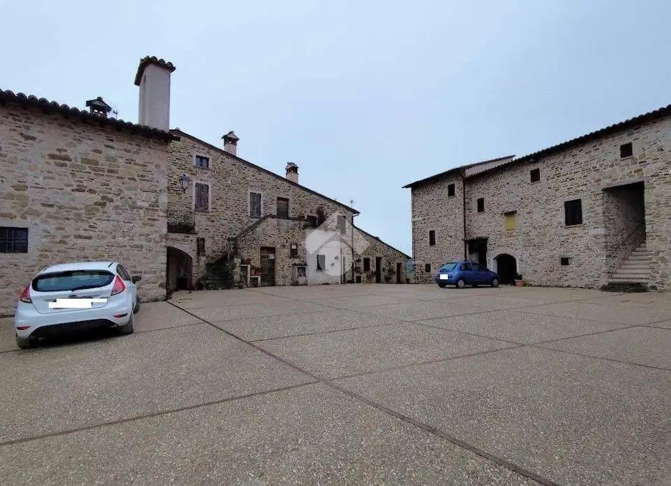 Casa indipendente in vendita a Valtopina