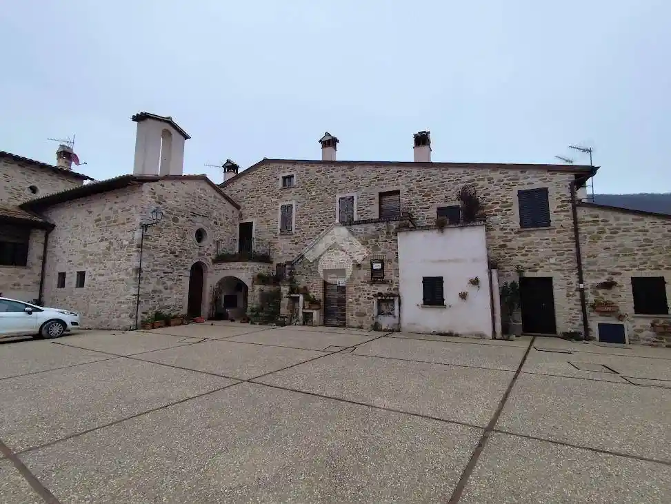 Terratetto plurifamiliare Loc. Giove, Valtopina - foto 4