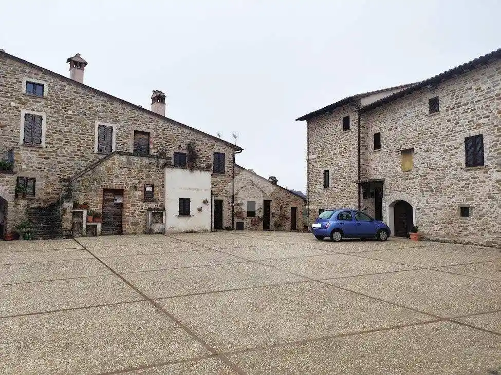 Terratetto plurifamiliare Loc. Giove, Valtopina - foto 5