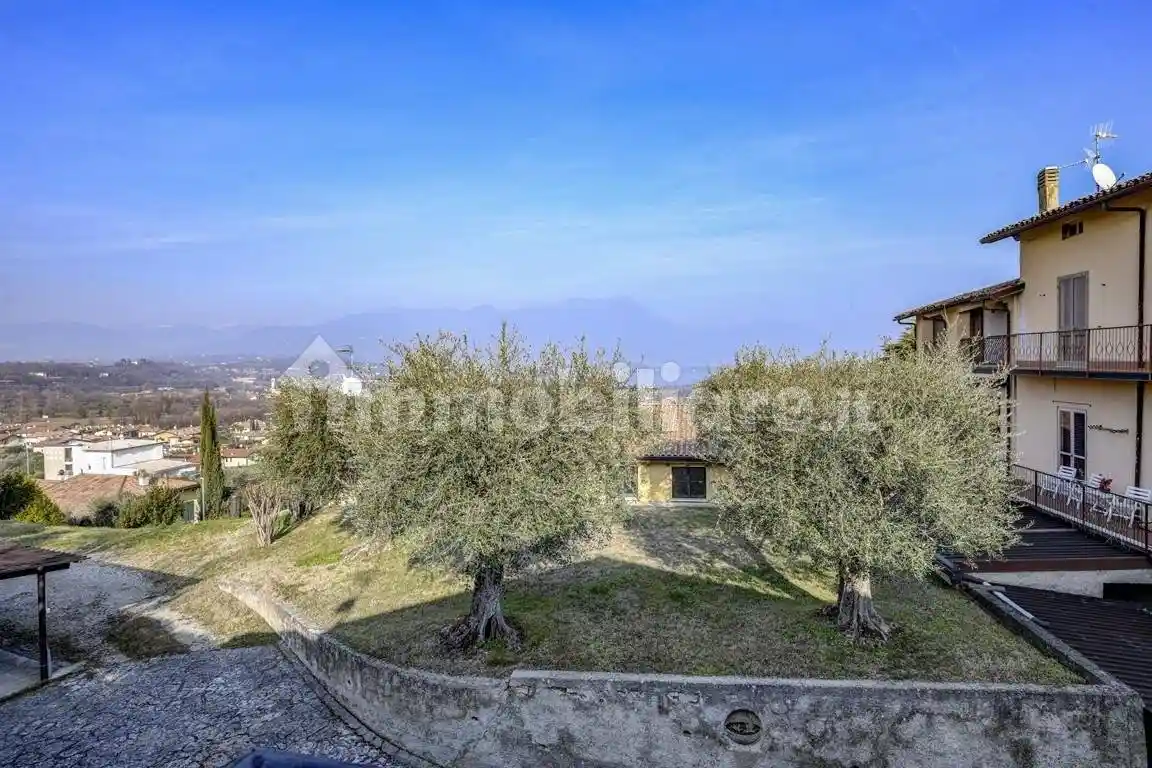 Casa indipendente in vendita a Manerba del Garda