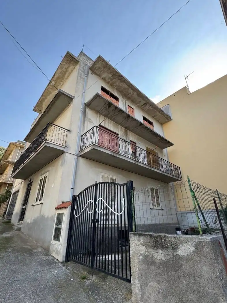 Palazzo - Edificio in vendita a Rodì Milici