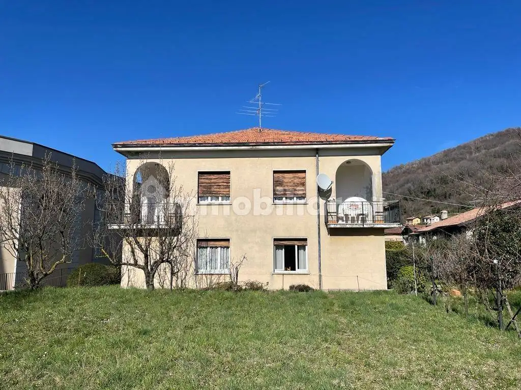 Villa in vendita a Colle Brianza