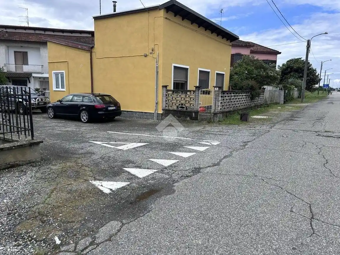 Casa indipendente in vendita a Tronzano Vercellese