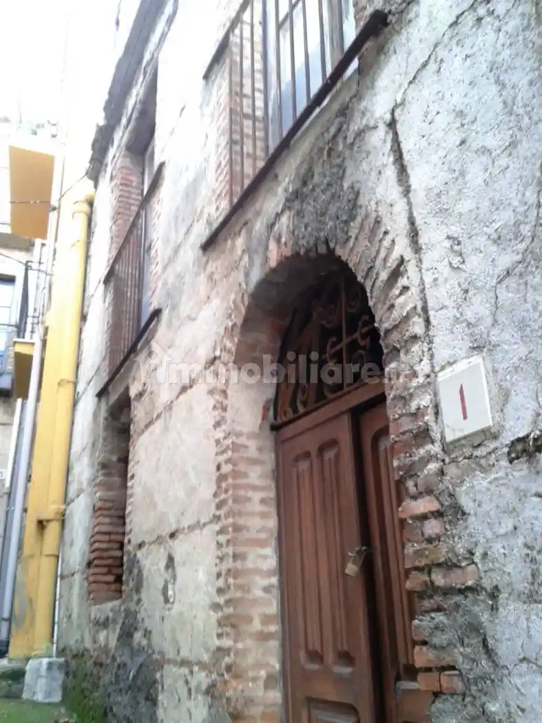 Palazzo - Edificio in vendita a Casalvecchio Siculo