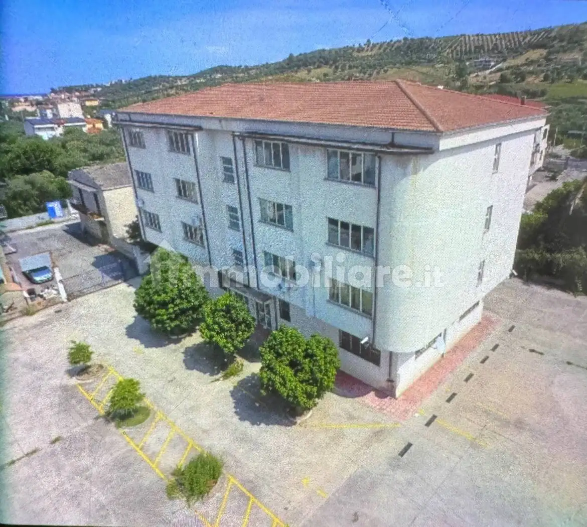 Palazzo - Edificio in affitto a Crosia