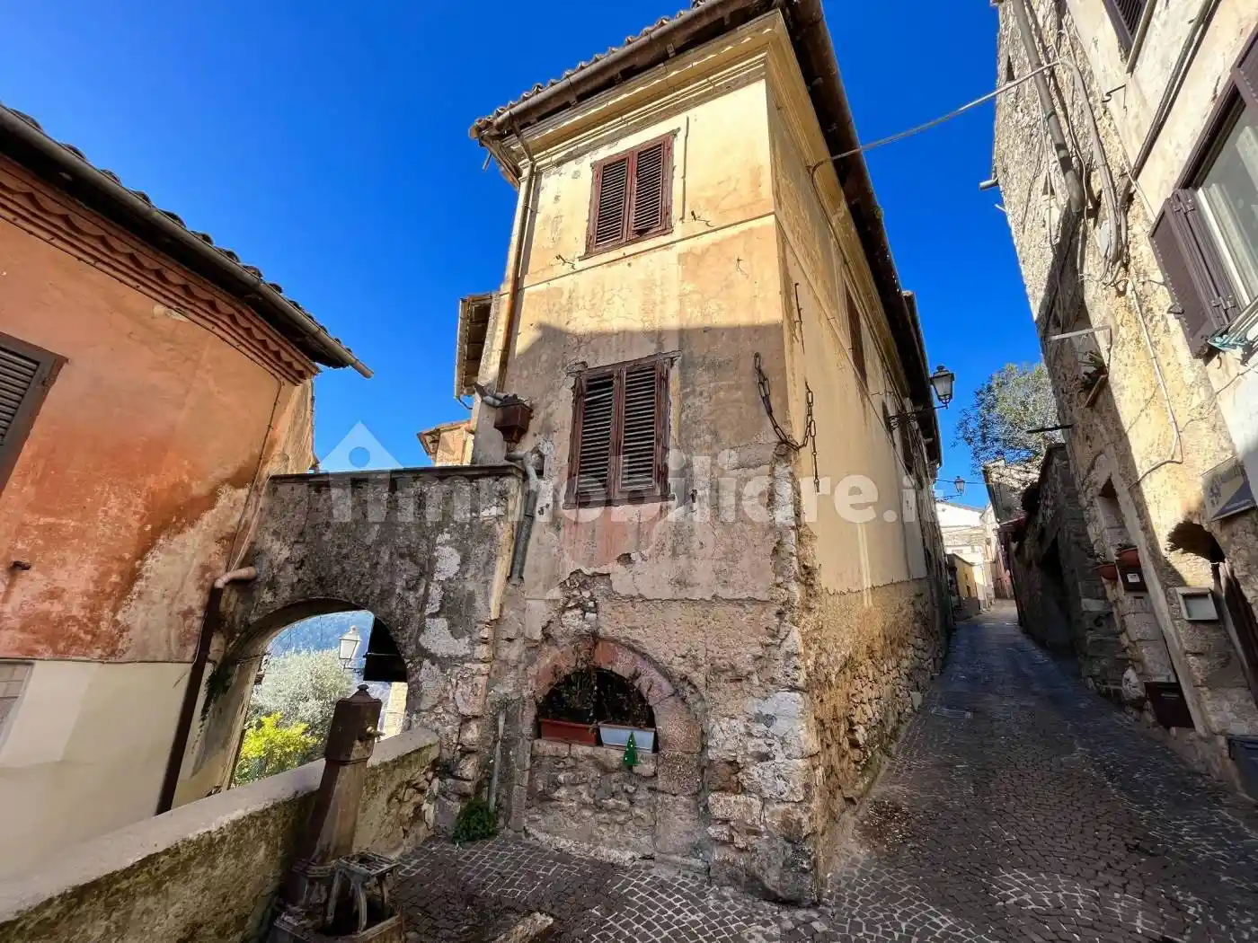 Palazzo - Edificio in vendita a Alatri