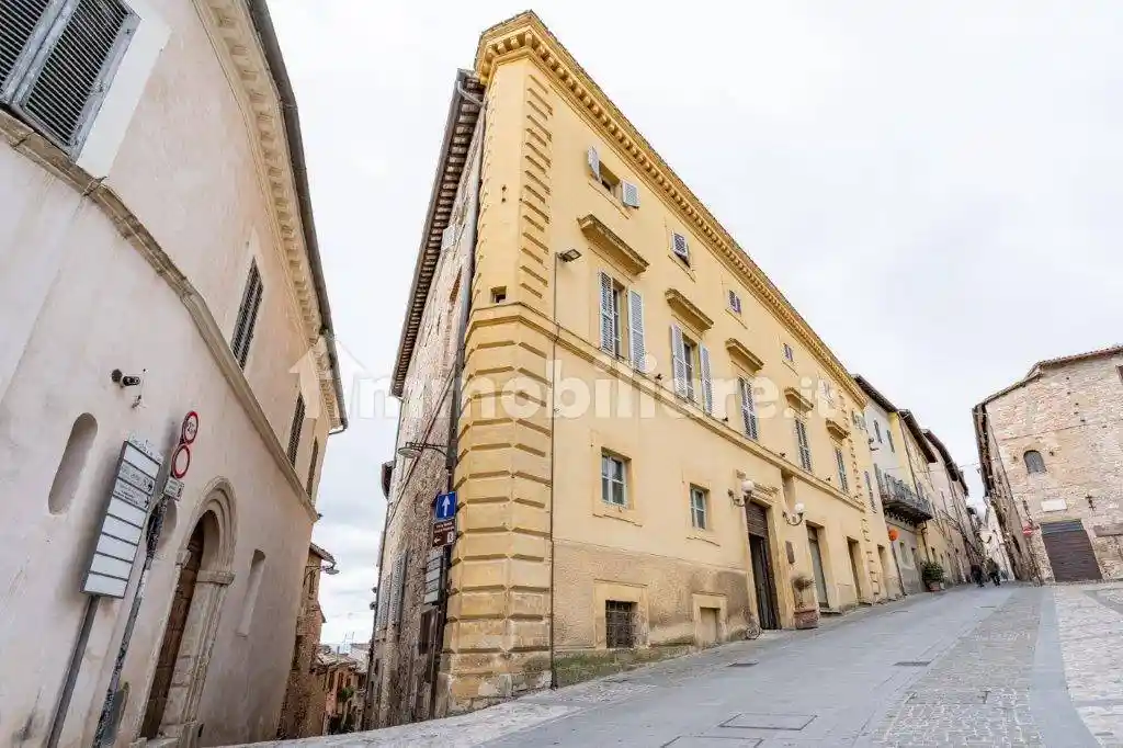 Palazzo - Edificio in vendita a Spello