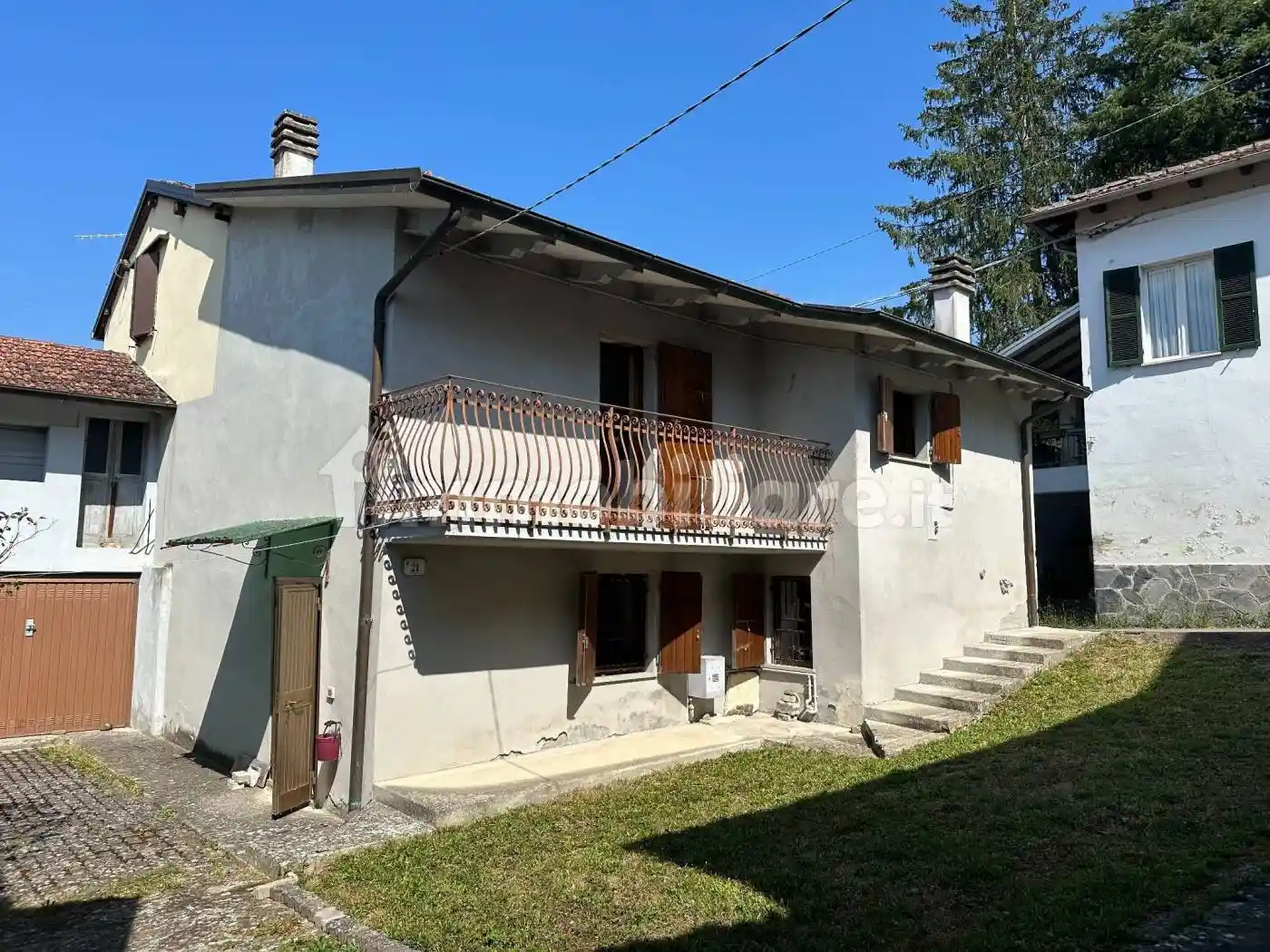 Casa indipendente in vendita a Tizzano Val Parma