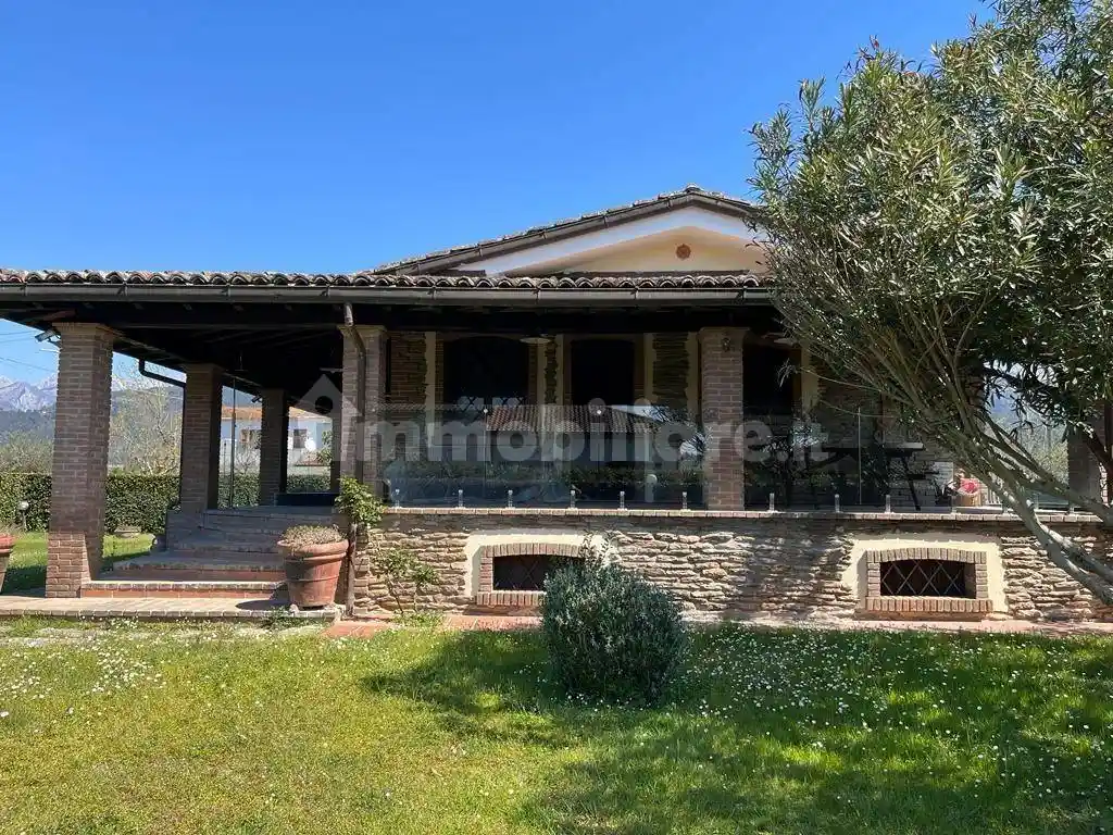 Casa indipendente in vendita a Massa