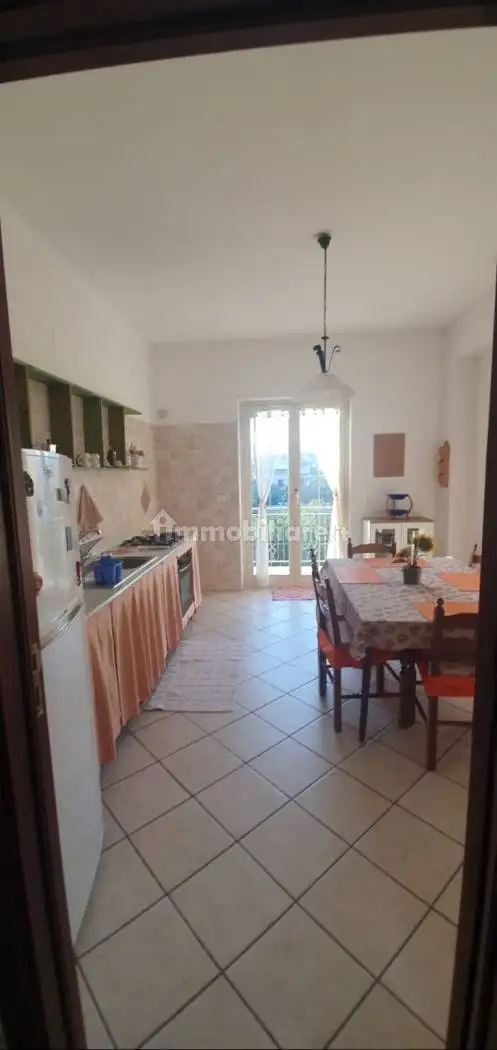 Appartamento in affitto a Locri