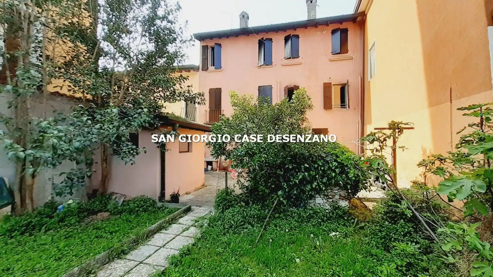 Casa indipendente in vendita a Desenzano del Garda